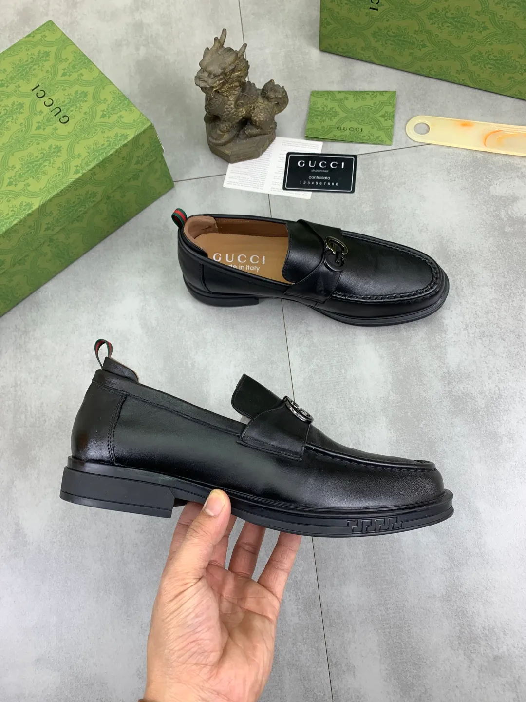 Men's shoes💰P500💰【New model, soft and comfortable Gucci classic business leather shoes hot selection (Gucci) official website latest Gucci business leather shoes, hot style 💥 simple and elegant style, exclusive for trendy men. Unique official website latest brand original double G embossed elements 👑 Gucci original decoration, fashionable and generous, the fabric is original calfskin ✅ Fully imported first-layer pigskin lining, the official website specifies wear-resistant, rubber business outsole, the classic model is taken in kind at the counter 🎬38-44 (customized at 45) black Brown optional